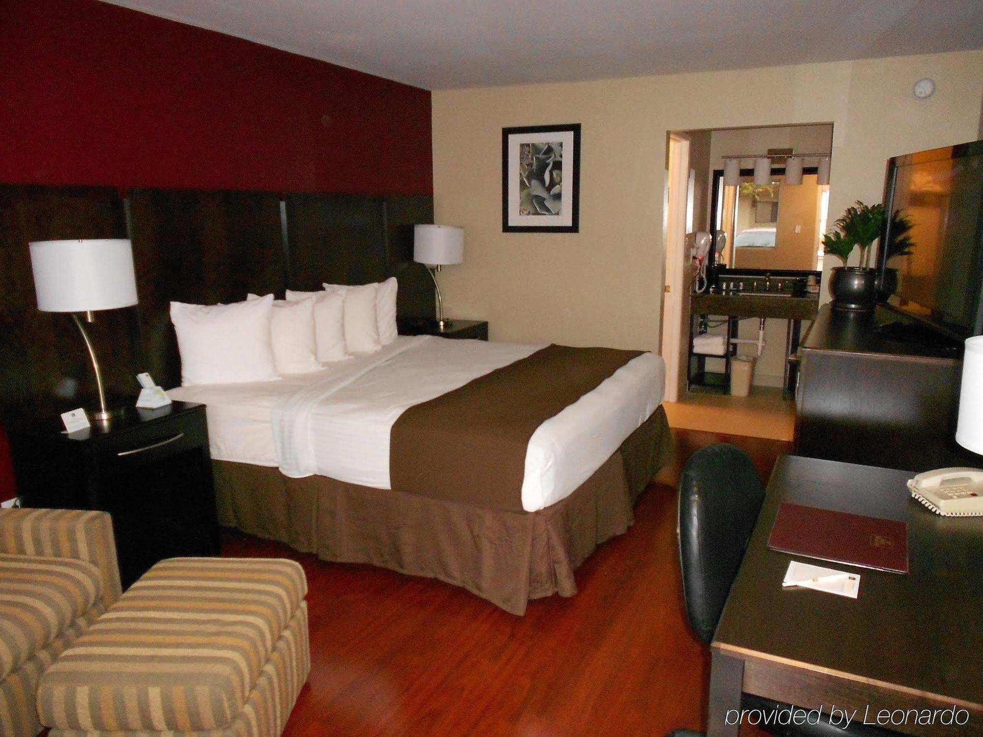 Hotel Quality & Phoenix Nw - Sun 2*